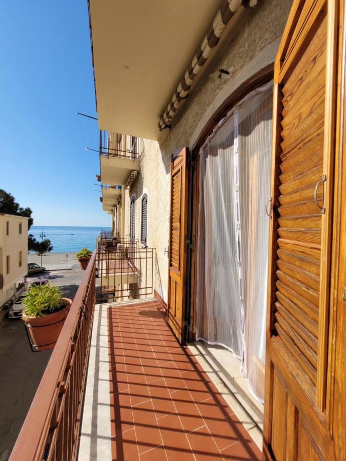 Вилла Casa "Paolo E Francesca" Monolocali Шилла Экстерьер фото